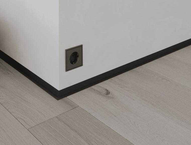 Антиплинтус Апл 02.2700.15. Черный