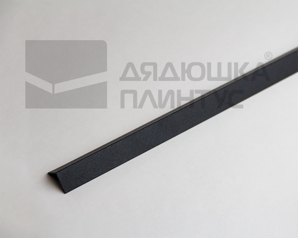 Угол декоративный 40х40 Уп 15-27.2700.515 Черный