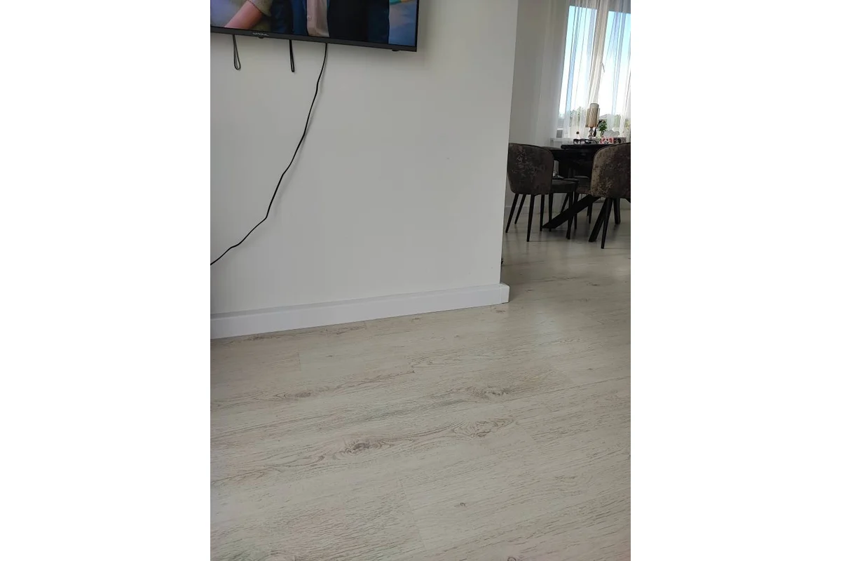 Плинтус для труб отопления ПВХ Smartprofile Аква. Для труб до 25мм. 2.2 метра