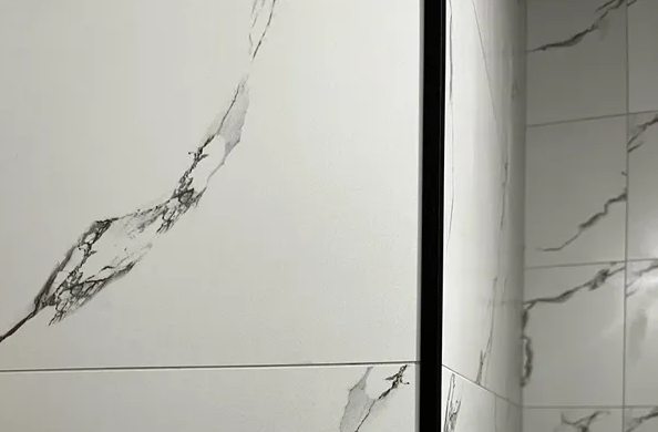 Угол декоративный 40х40 Уп 15-27.2700.515 Черный