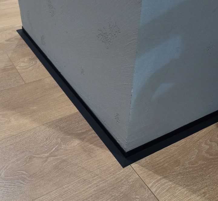 Антиплинтус Апл 02.2700.15. Черный