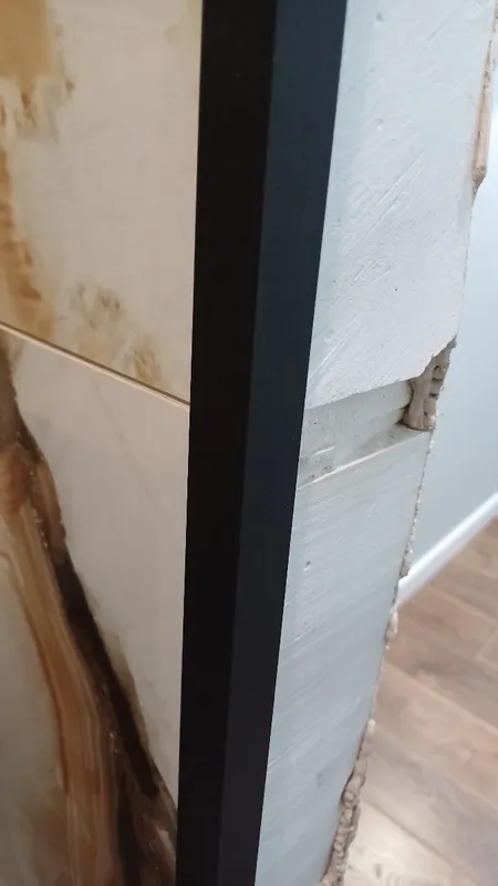 Угол декоративный 40х40 Уп 15-27.2700.515 Черный