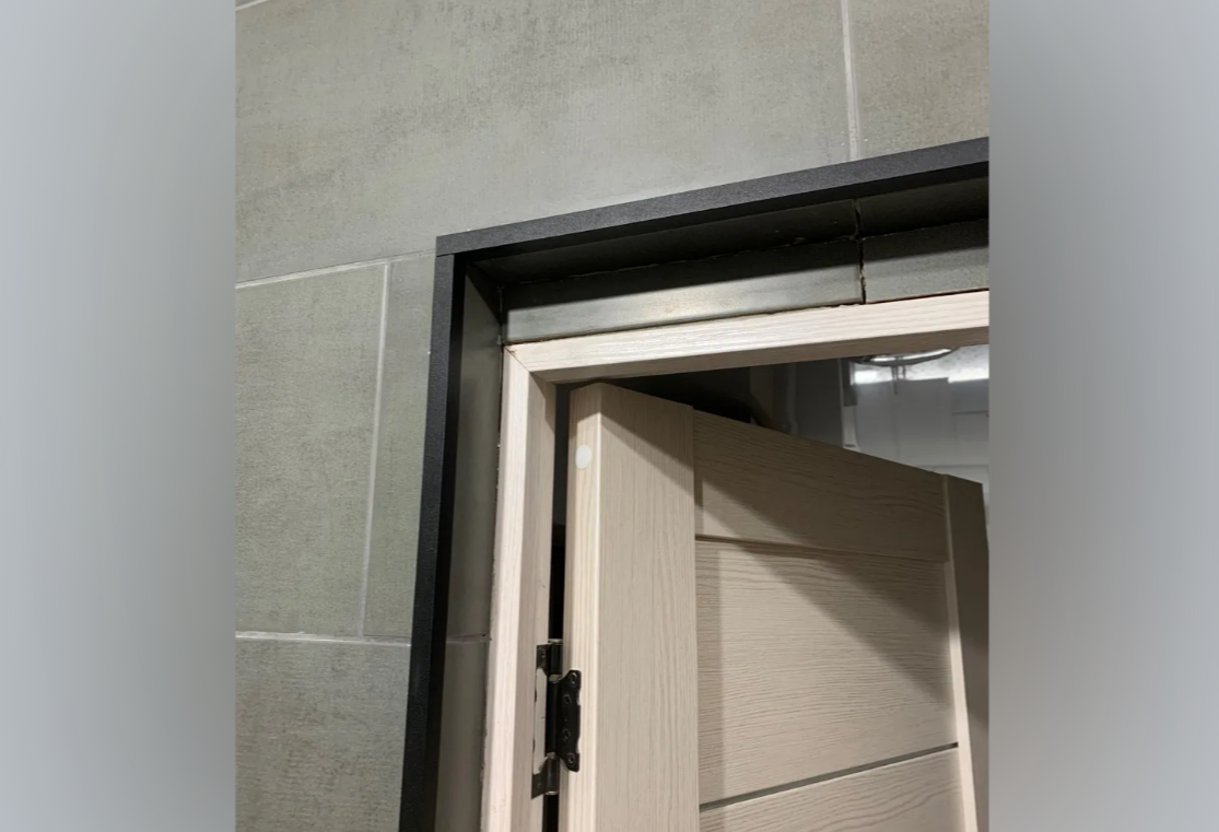 Угол декоративный 40х40 Уп 15-27.2700.515 Черный