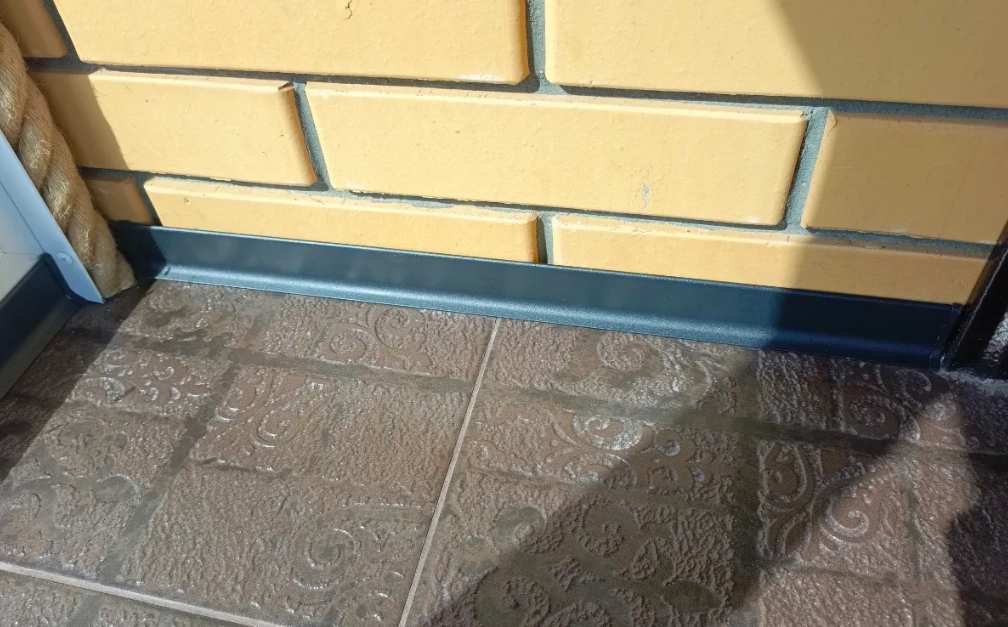 Плинтус алюминиевый Пл 60.2500.15к Черный